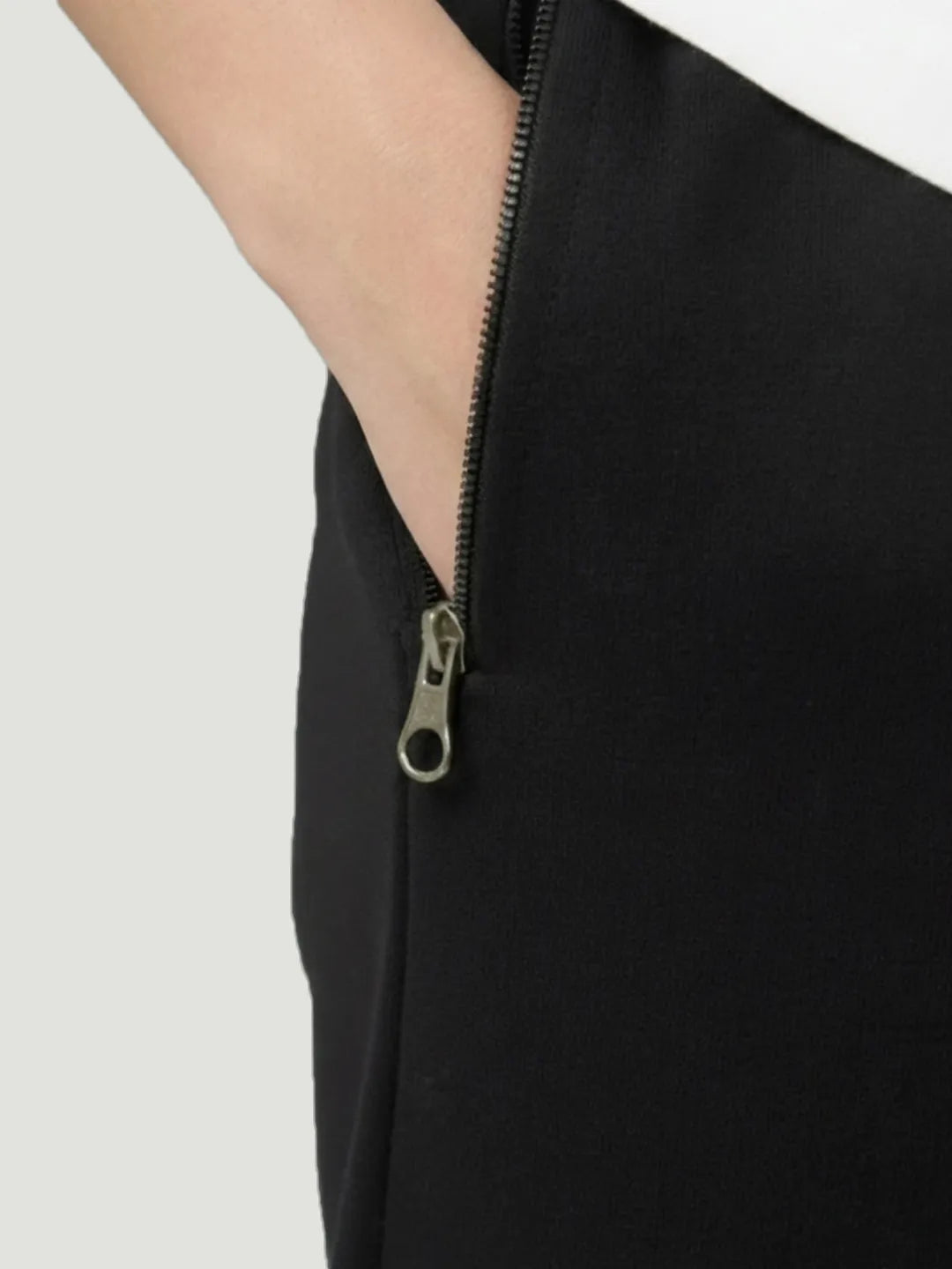 Womens Black Cargo Joggers w/ 4 Pockets